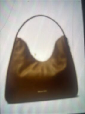 Michael Kors Nayla Medium Pebbled Leather Hobo Shoulder Bag
Color: DRIFTWOOD